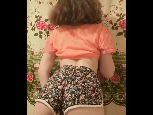 ❤️ Sexet ung babe laver en striptease ved at filme sine shorts på kamera Fucking video at da.3dhentaix.ru ️