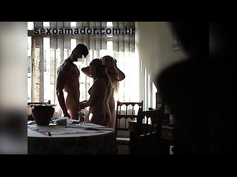❤️ Sexveninder inviterer en kæmpe mand og en trekant med ham Fucking video at da.3dhentaix.ru ️