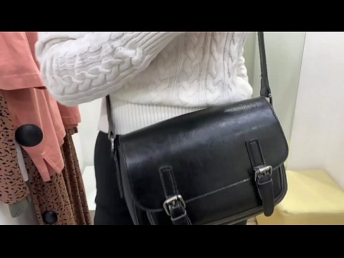 ❤️ Offentlig onani af ung kælling FeralBerry med en dildo i prøverummet Fucking video at da.3dhentaix.ru ️
